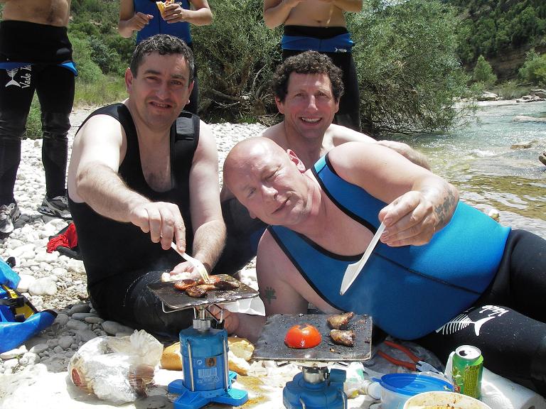 Así de bien se lo monta!picnic-barbacoa en el barranco de Peonera. Imaginación al poder! Vertientes Aventura